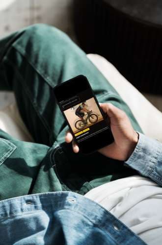 Cyclist doing a bikefitting